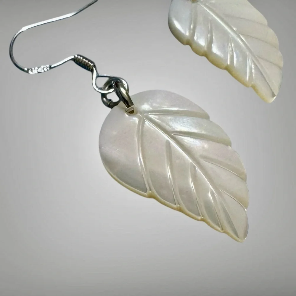 MOTHER OF PEARL TROPICAL LEAF EARRINGS - Picture 5 of 7
